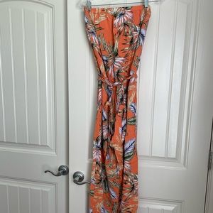 Woman’s sleeveless jumpsuit!